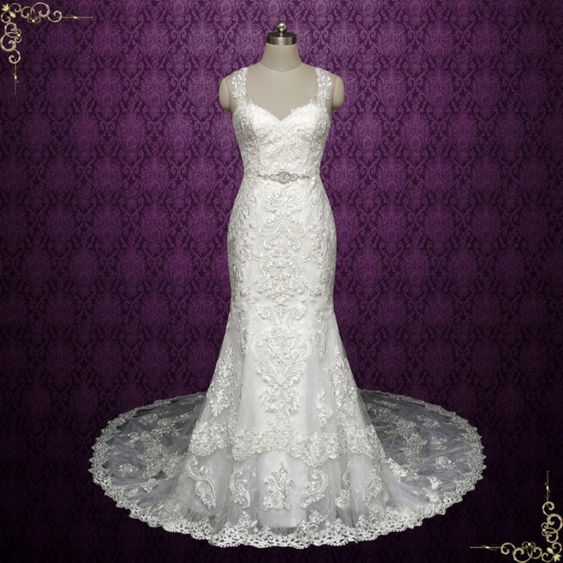 Luxurious Lace Fitted Mermaid Wedding Dress with Keyhole