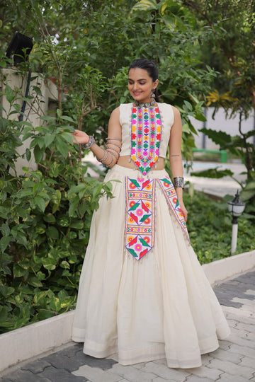 Kora Cotton With Attractive  Kutchi Gamthi  Work