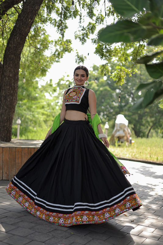 Attractive  Kutchi Gamthi Work combination Lehenga & Choli Dupatta Set